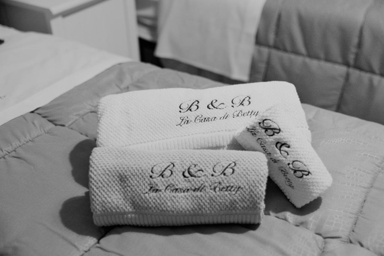 B&B La Casa Di Betty Albanella ภายนอก รูปภาพ
